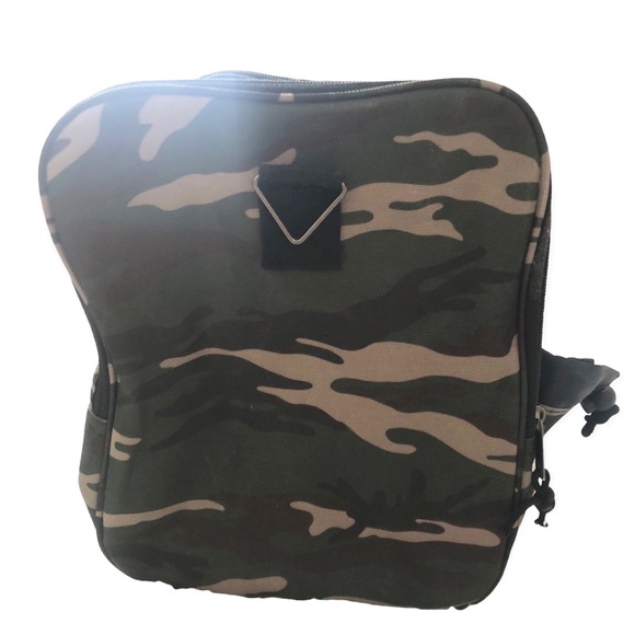 Dig Camouflaged Weekender Duffle Bag With Adjustable Detachable Shoulder Strap - Picture 5 of 9